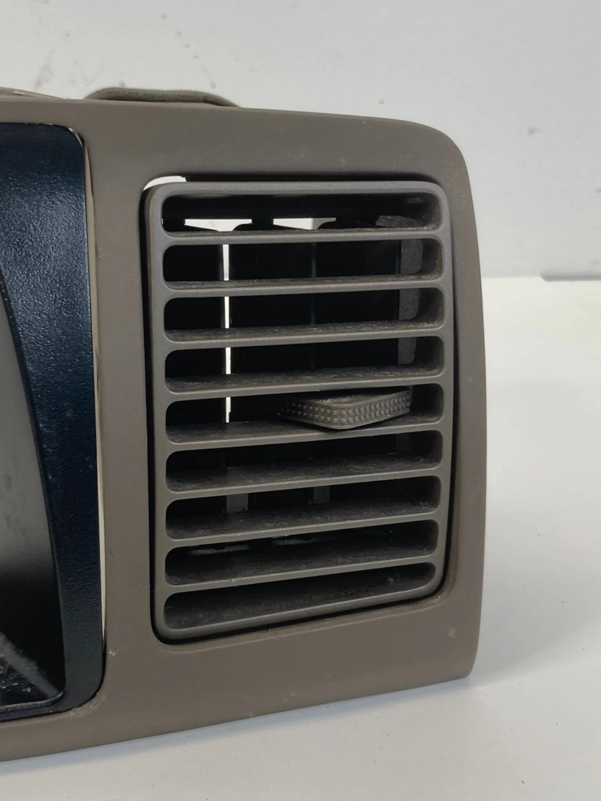2003-2008 TOYOTA COROLLA DASH CENTER RADIO BEZEL W/ AIR VENT OUTLET 055412-2090