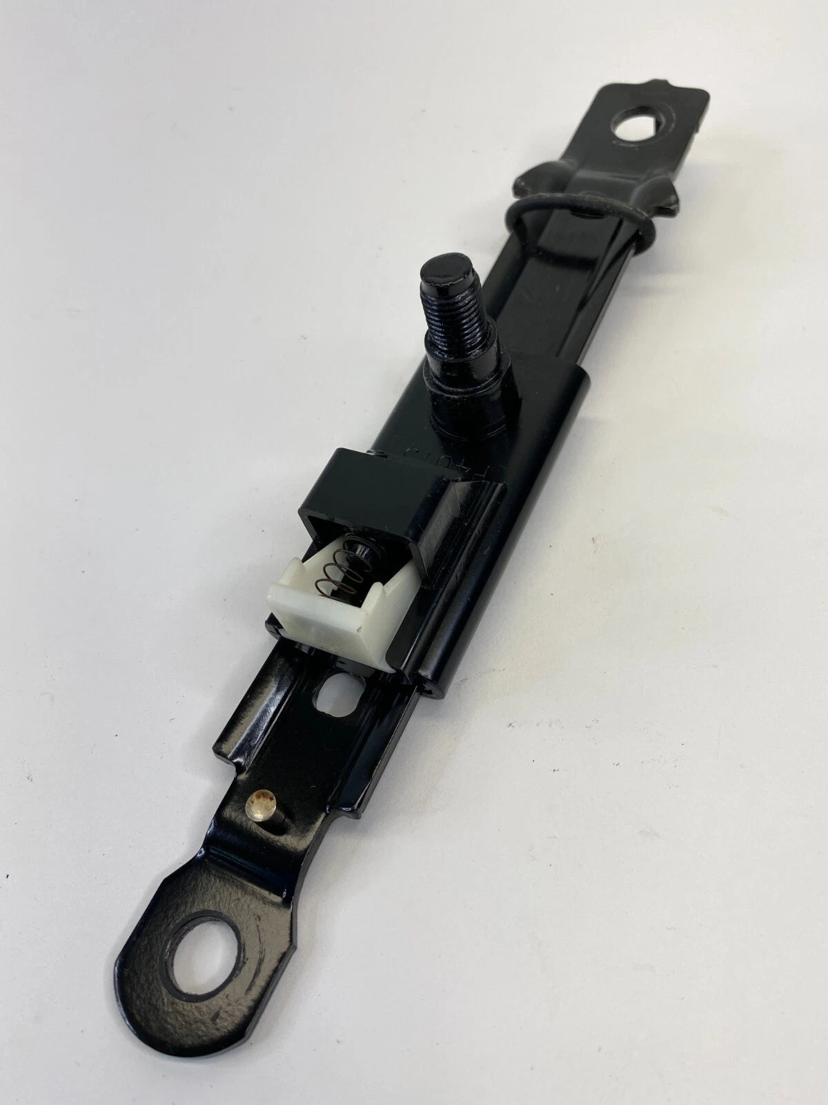 2006-2012 HYUNDAI SONATA FRONT RIGHT SEAT BELT HEIGHT ADJUSTER SLIDER UNIT OEM