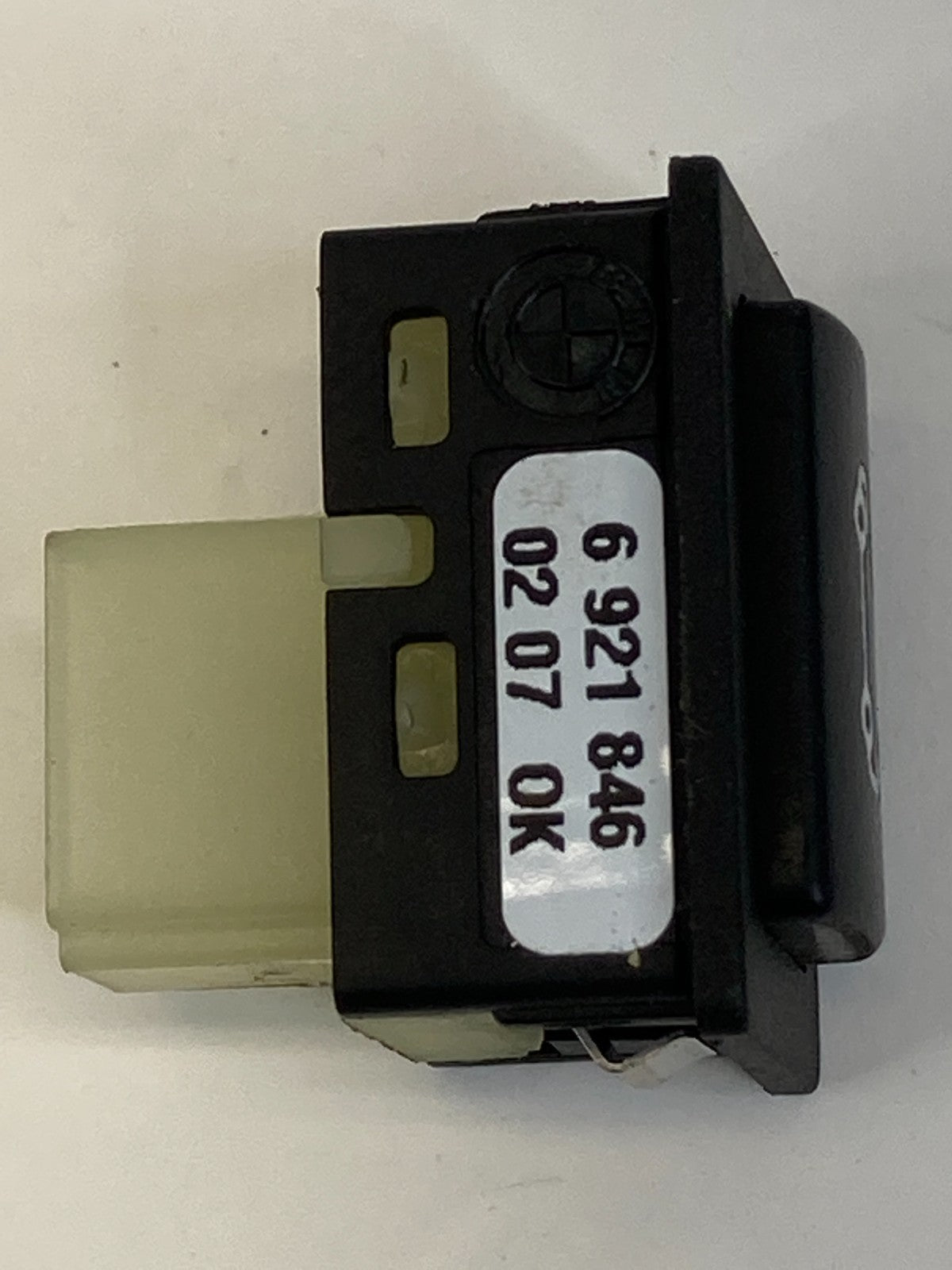 2004-2007 525i 04 05 BMW 545i Trunk Lid Release Control Switch Button 6921846