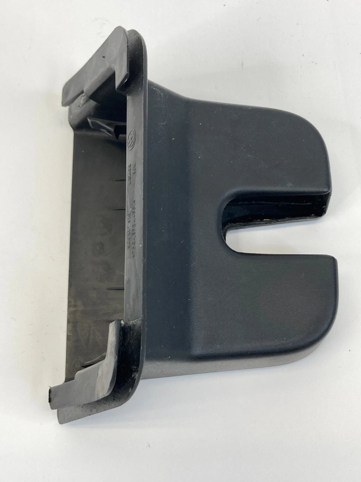2011-2018 VOLKSWAGEN JETTA SEDAN REAR TRUNK LOCK COVER TRIM ONLY 5C6-827-520