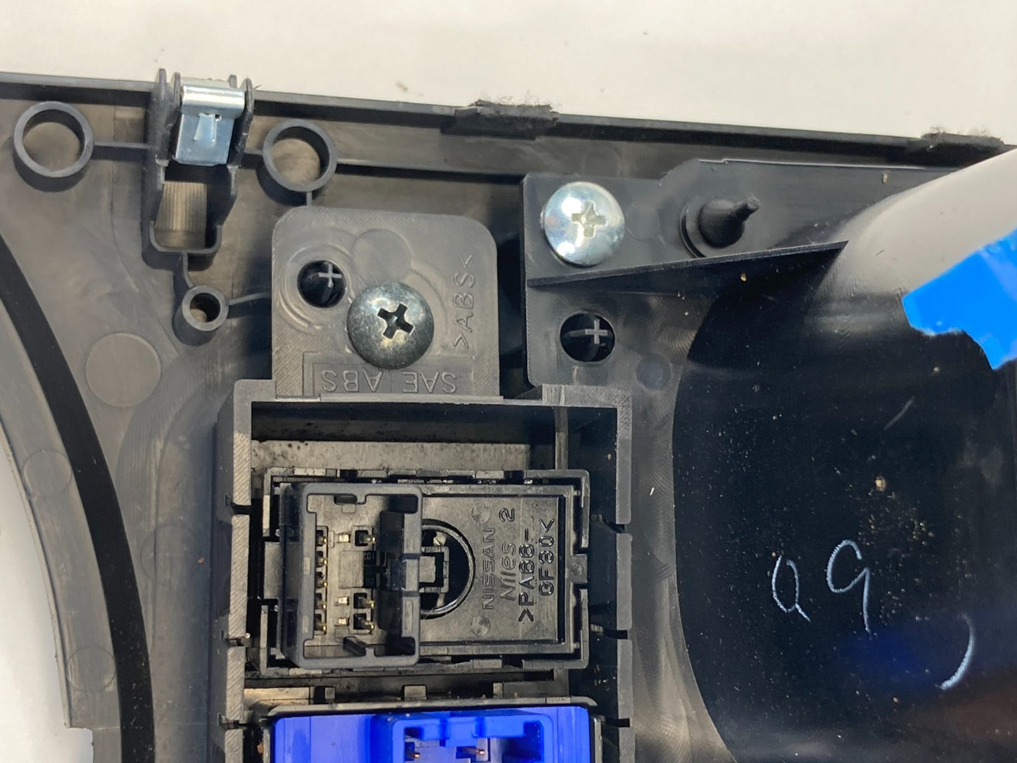 08 09 Infiniti G37 Front Center Console Cup Holder Heat Switch 68430JL00A OEM