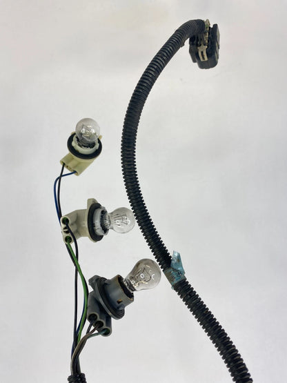 2000-2006 CHEVROLET TAHOE YUKON TAILLIGHT TAIL LIGHT LAMP BULB WIRE HARNESS OEM