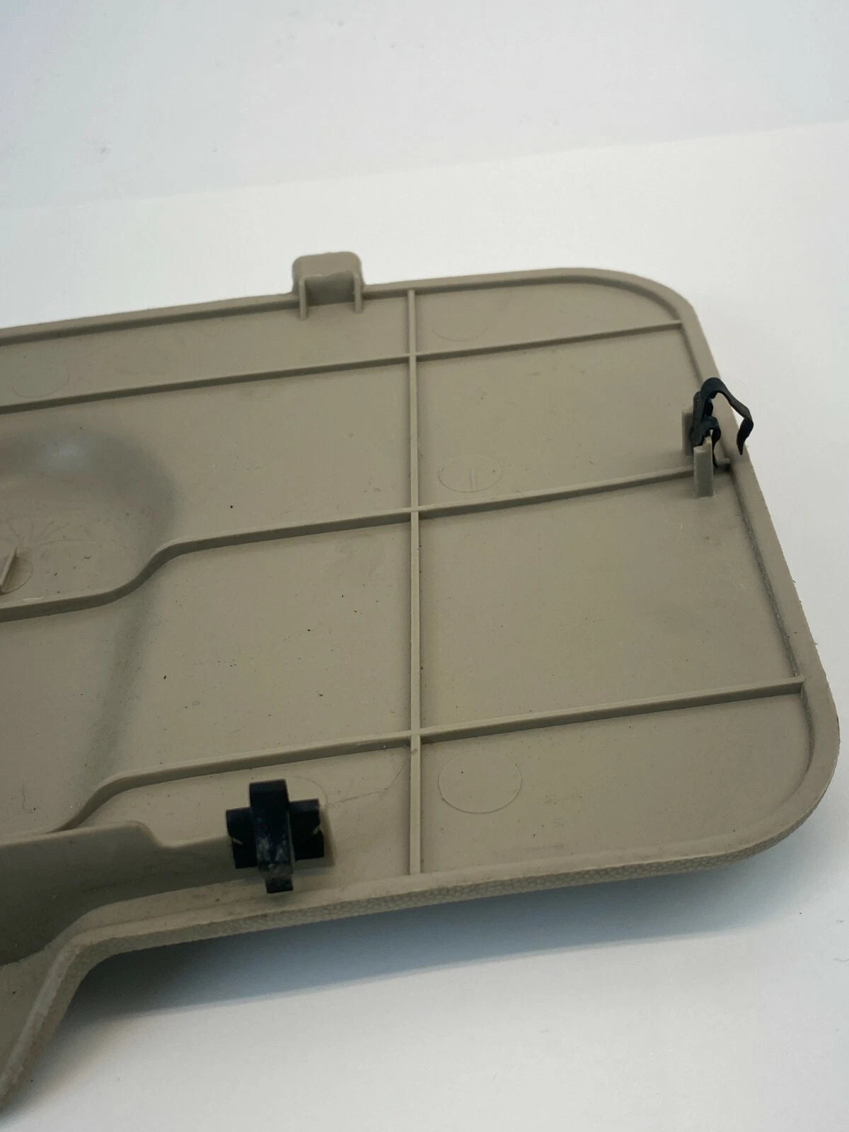 2002-2007 SATURN VUE REAR TRUNK DOOR JACK COVER PANEL TRIM BEZEL 22628016 OEM