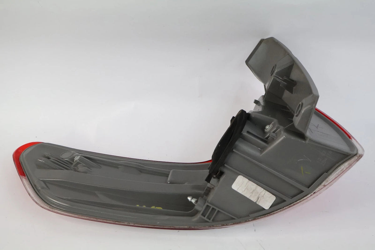 2011-2014 TOYOTA SIENNA REAR RIGHT PASSENGER OUTER LED TAILLIGHT TAILLAMP OEM