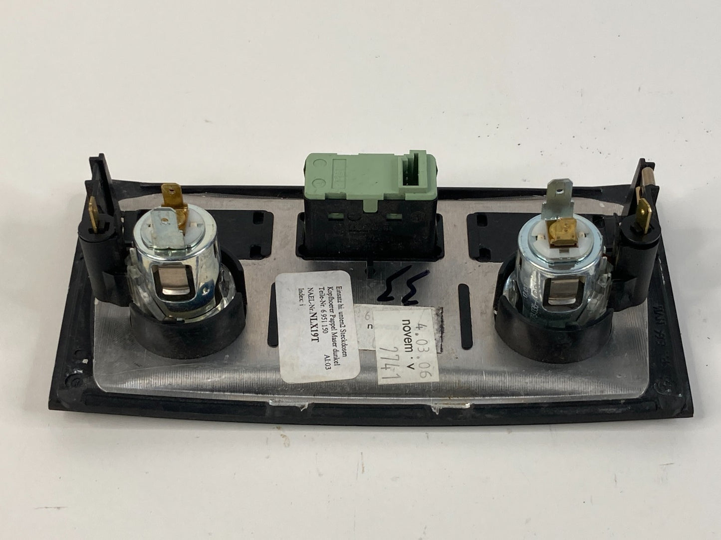 2006 2007 BMW 530xi Rear Center Console Power Outlet Lighter Socket 6951150 OEM