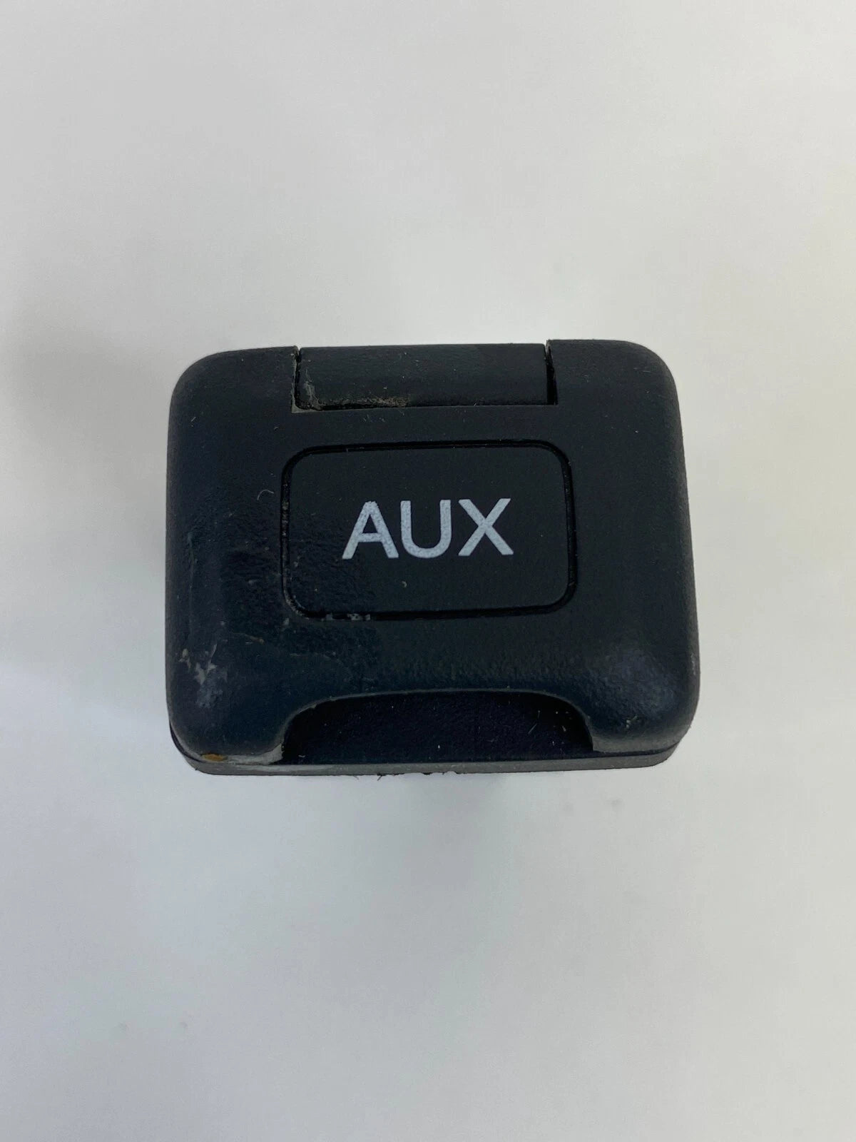 13-22 ACURA ILX 09-14 TSX CENTER CONSOLE AUDIO AUX AUXILIARY OUTLET JACK BEZEL