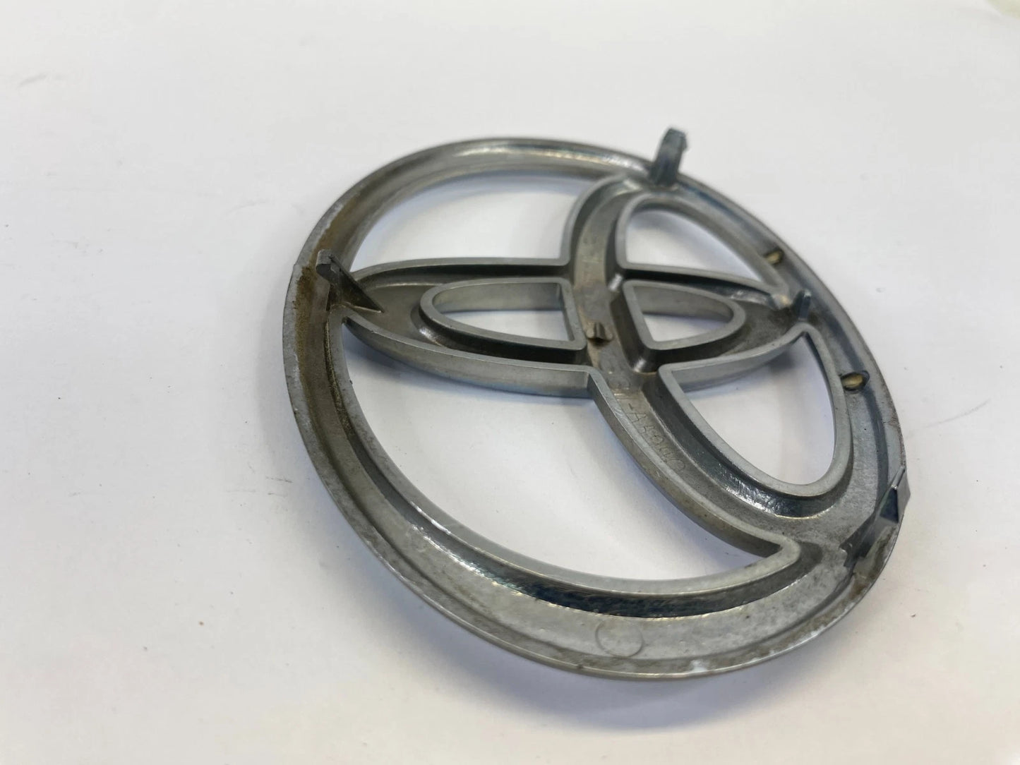 2009-2015 TOYOTA VENZA FRONT GRILLE REAR LIFTGATE LOGO BADGE 75311-AA040 OEM