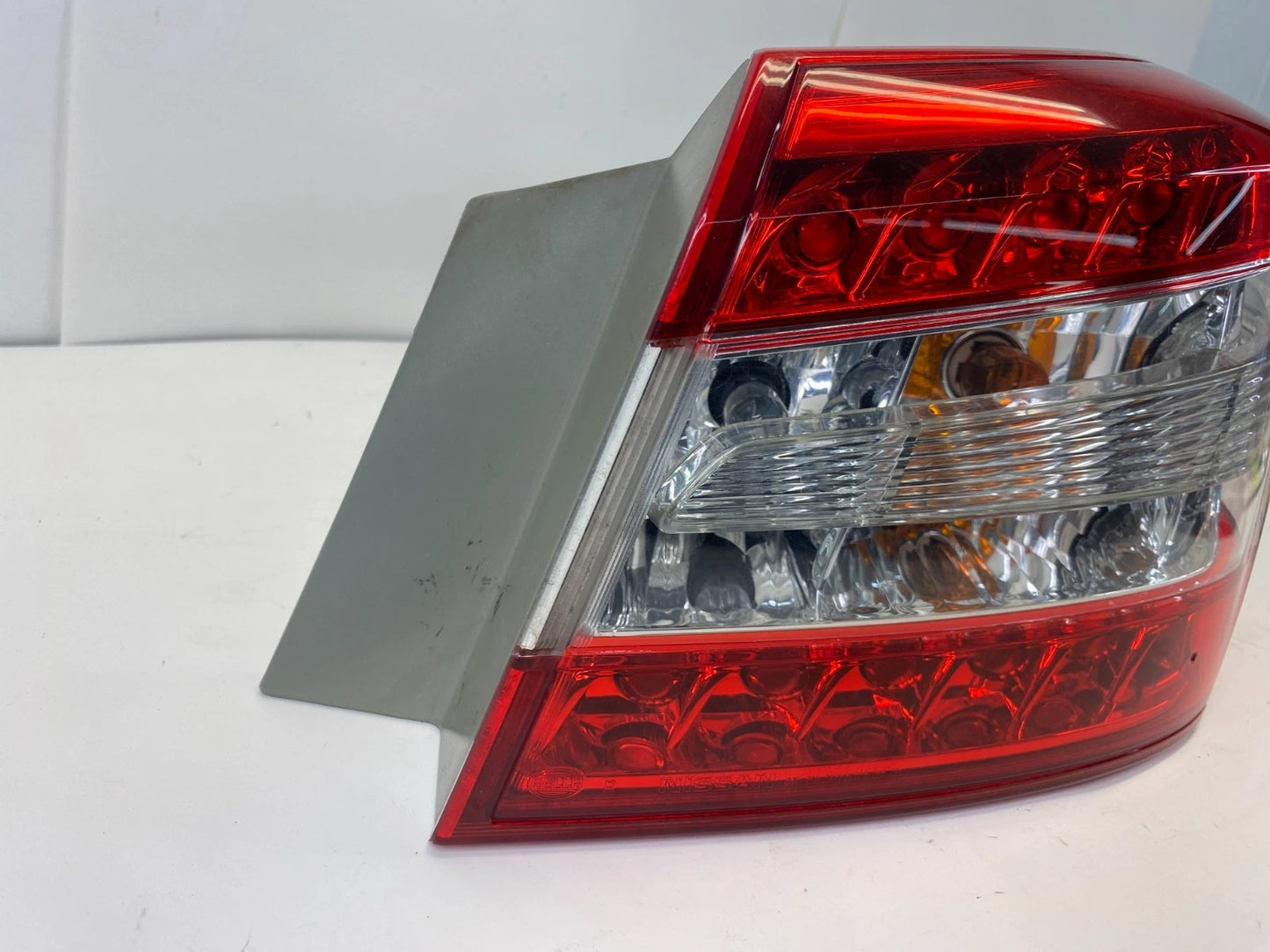 2013-2015 NISSAN SENTRA RIGHT PASSENGER OUTER TAILLIGHT TAIL LAMP OEM FACTORY