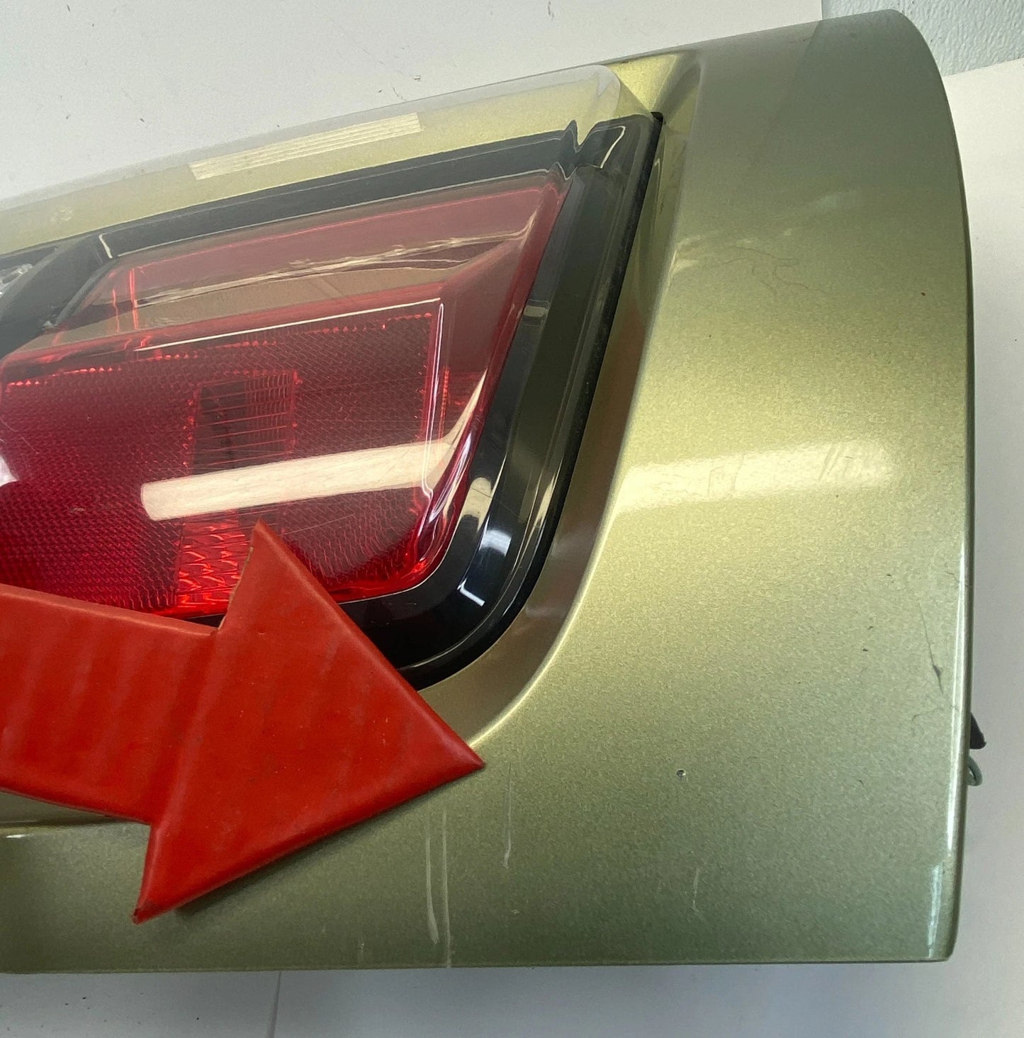 2010 2011 KIA SOUL REAR LEFT SIDE TAIL LIGHT LAMP RED LOWER AMBER UPPER OEM