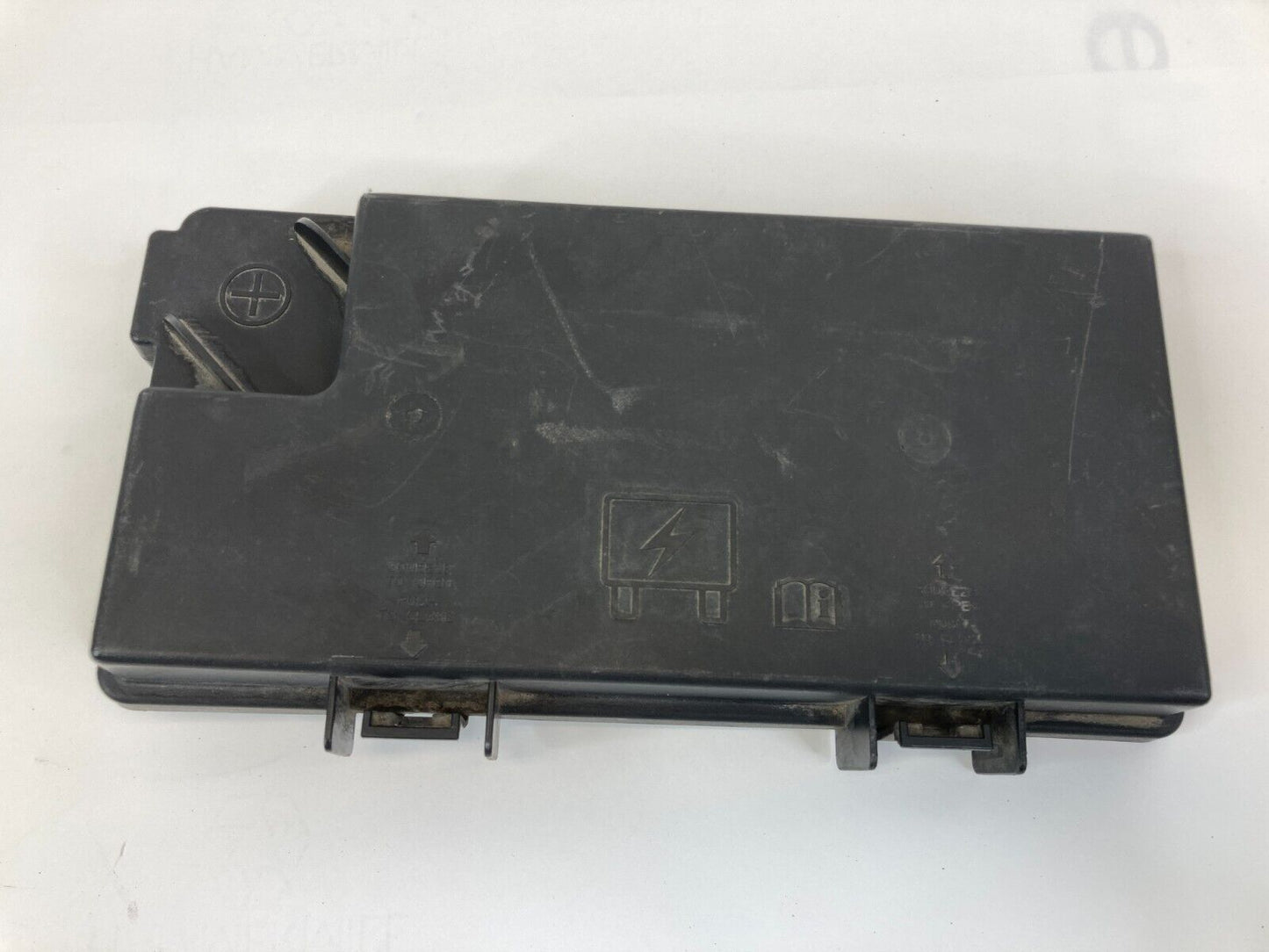 2011-2014 Dodge Grand Caravan 3.8L Fuse Relay Box Battery Cover Lid R62337-001