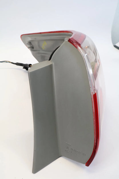 2007 2008 2009 TOYOTA CAMRY RIGHT PASSENGER SIDE TAILLIGHT OUTER TAIL LAMP OEM