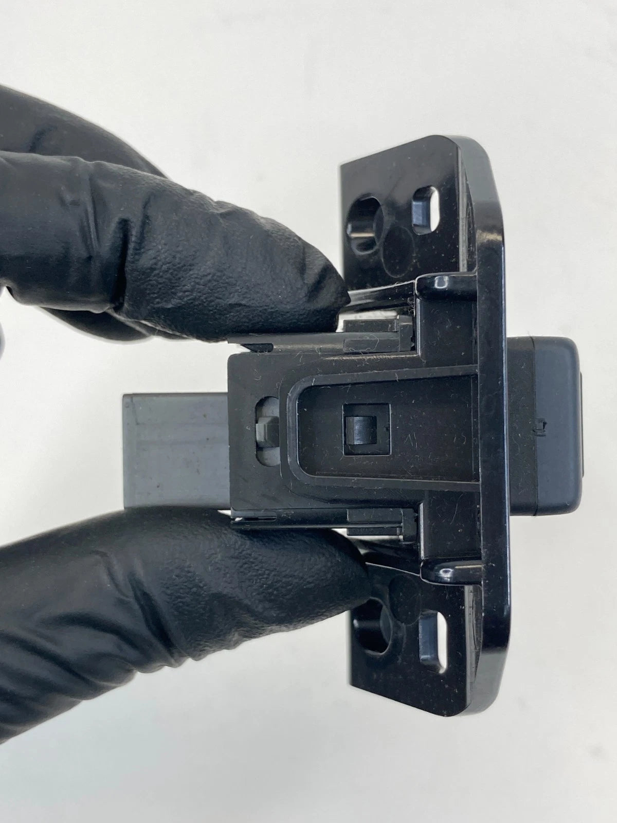 2006-2013 INFINITI M35 M45 G37 REAR TRUNK RELEASE OPEN CONTROL SWITCH BUTTOM