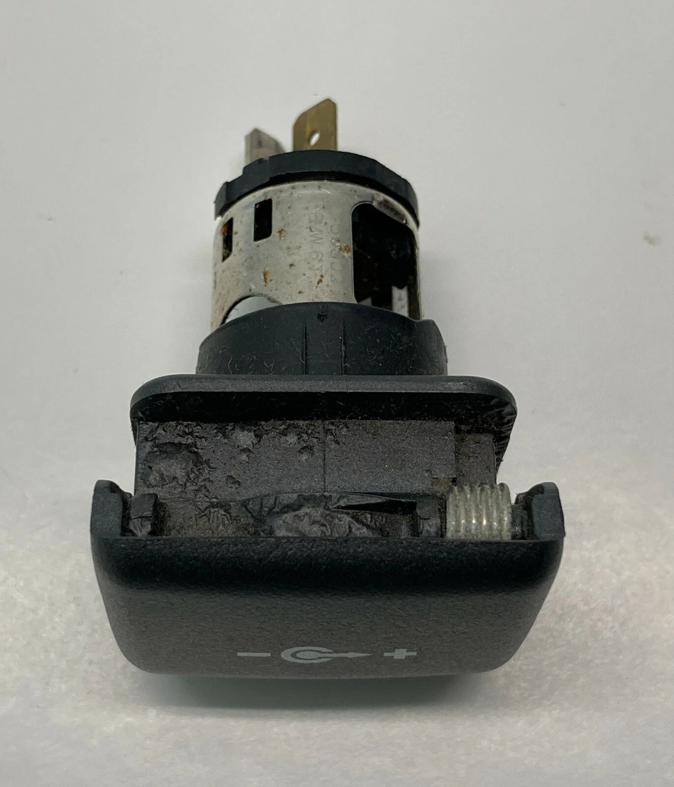2002-2005 BMW 745I 745LI FRONT DASH POWER OUTLET SUPPLY PLUG SWITCH OEM