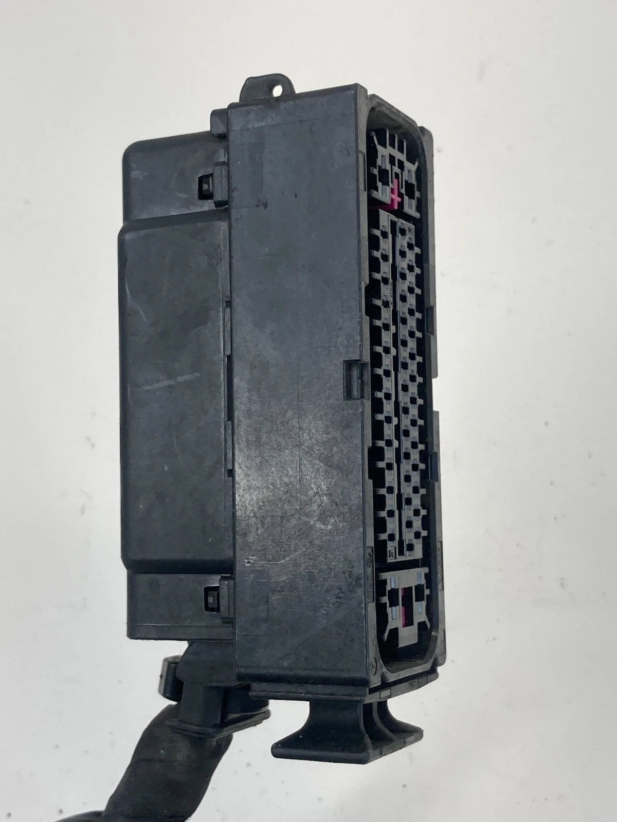 2012-2014 VOLKSWAGEN PASSAT ANTI-LOCK BRAKE PUMP MODULE CONNECTOR PLUG OEM