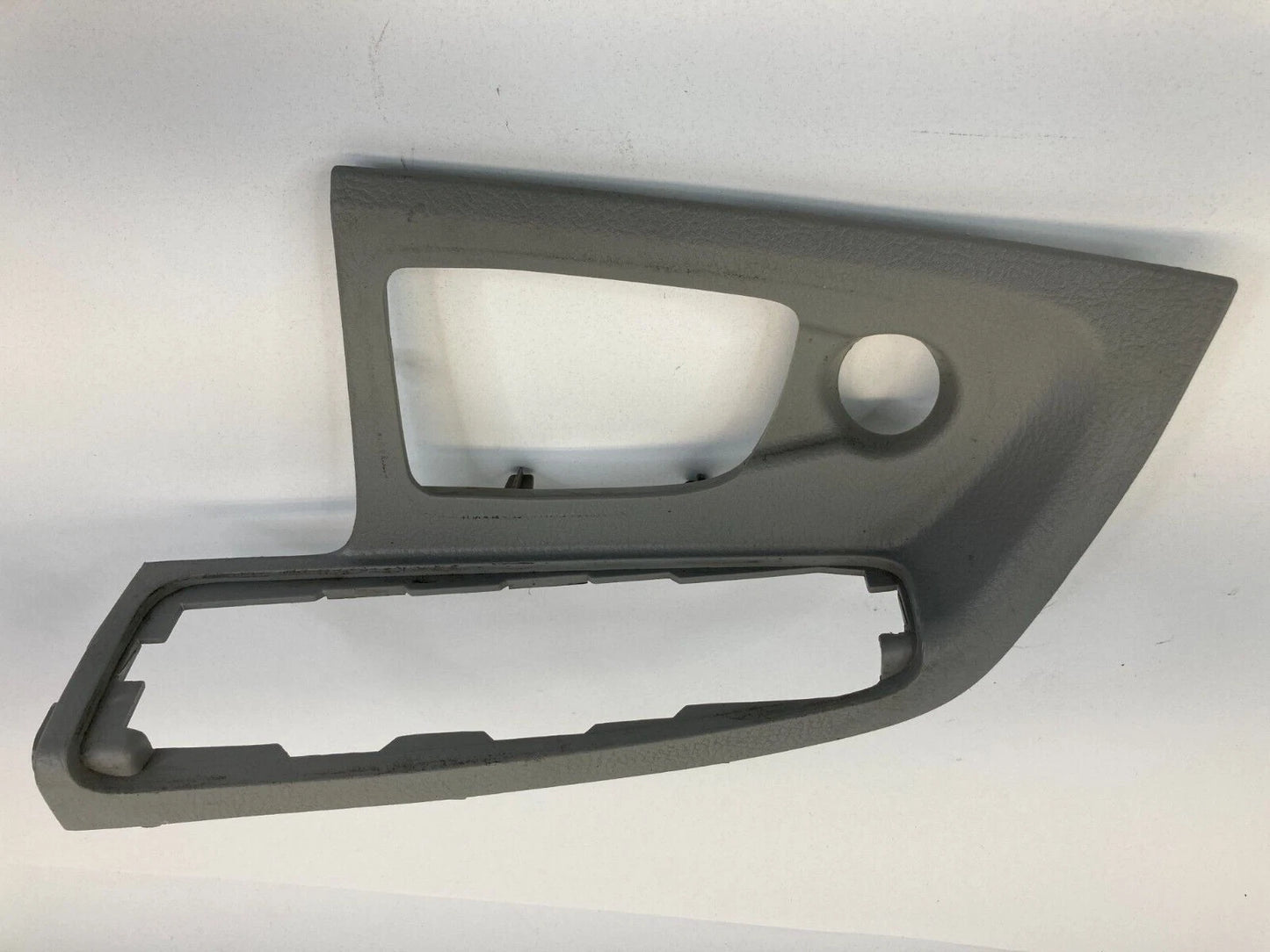 04-09 KIA SPECTRA FRONT LEFT SIDE DOOR PANEL SWITCH BEZEL GARNISH 82334-2F000