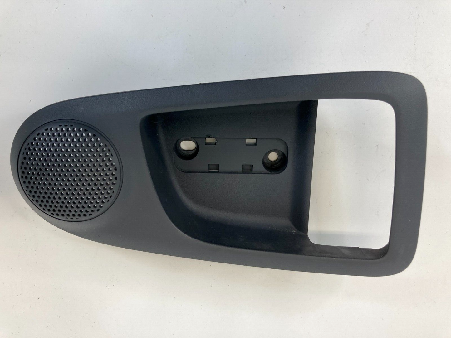 2004-2006 Kia Spectra Sedan 4-DR Front Right Door Handle Bezel Trim 82621-2F000