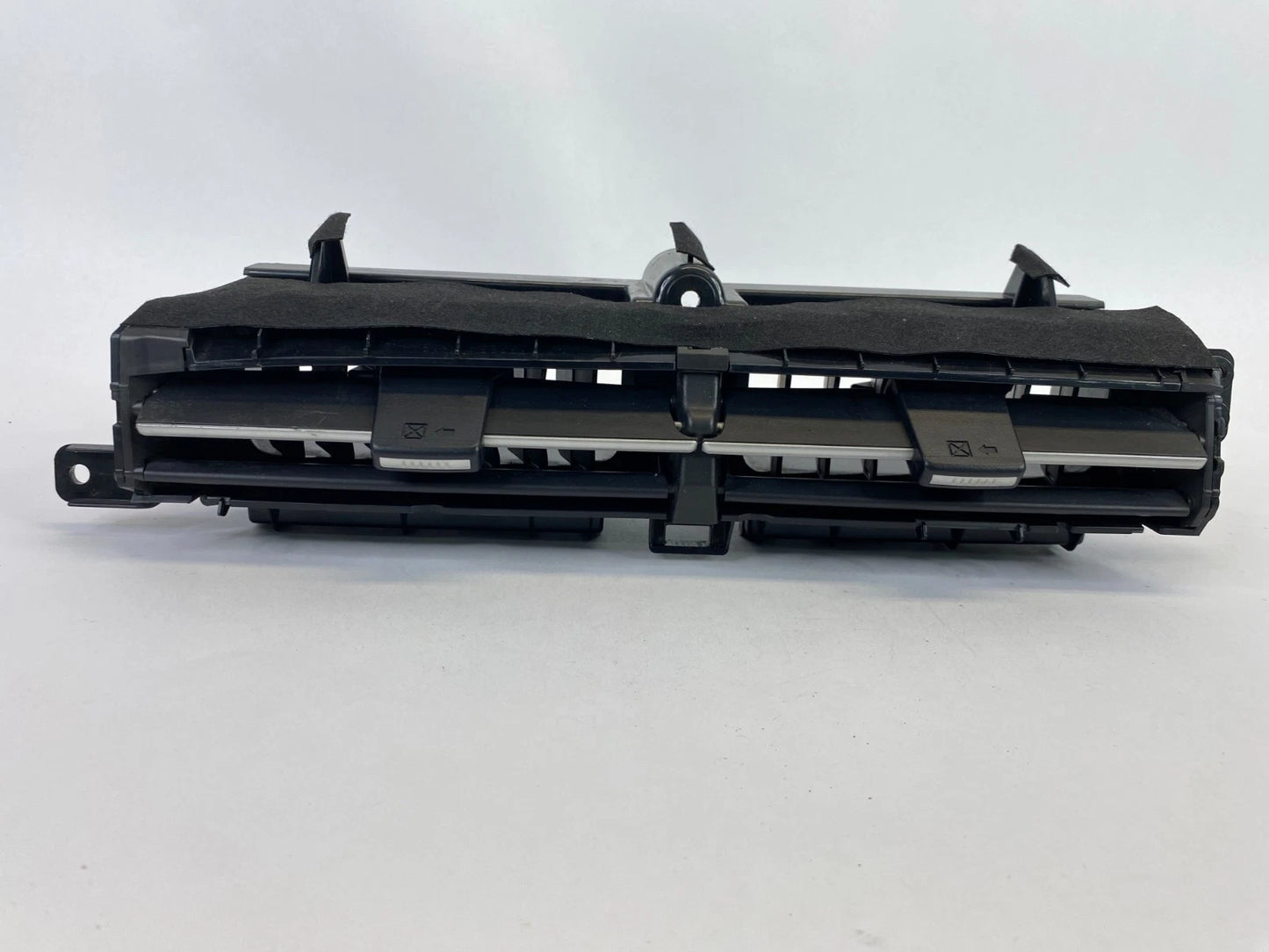 2010-2012 TOYOTA PRIUS FRONT VENTS CENTER DASH AIR VENT OUTLET 55670-47070 OEM