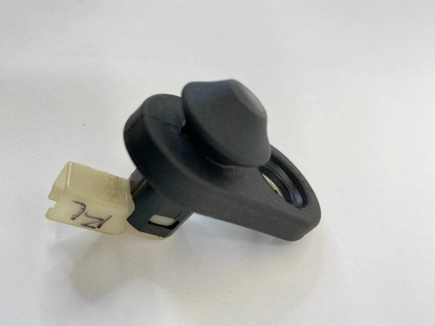 1998-2002 TOYOTA COROLLA REAR LEFT DOOR COURTESY LIGHT AJAR JAMB SENSOR SWITCH