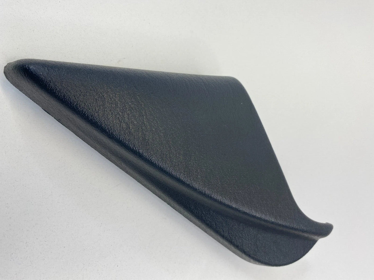01-06 CHRYSLER SEBRING CONVERTIBLE FRONT RIGHT INNER DOOR MIRROR CORNER COVER