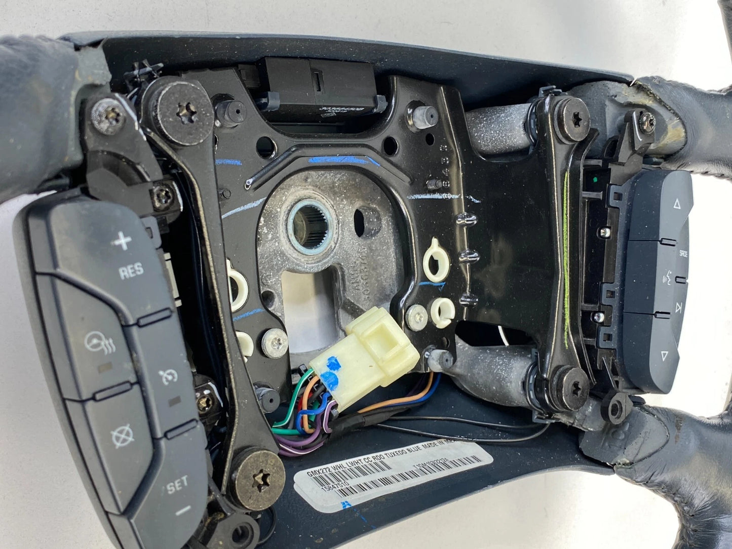 2006-2011 CADILLAC DTS STEERING WHEEL W/ AUDIO & CRUISE CONTROL SWITCHES OEM