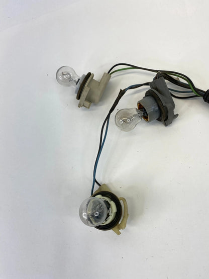 2000-2003 GMC YUKON REAR LEFT DRIVER SIDE TAIL LIGHT TAILLIGHT SOCKET CONNECTOR