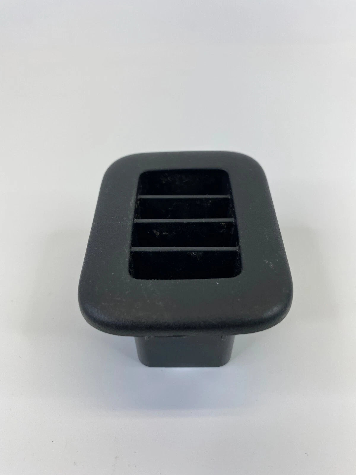 09-12 CHEVY TRAVERSE LOWER CENTER CONSOLE A/C AIR VENT DUCT GRILL OUTLET OEM