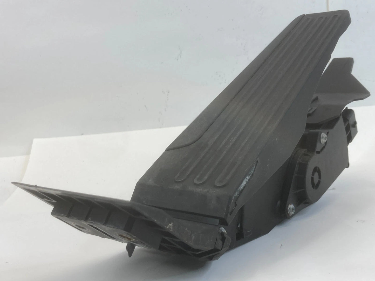 2009-2013 INFINITI G37 GAS ACCELERATOR PEDAL WITH SENSOR ASSEMBLY UNIT OEM