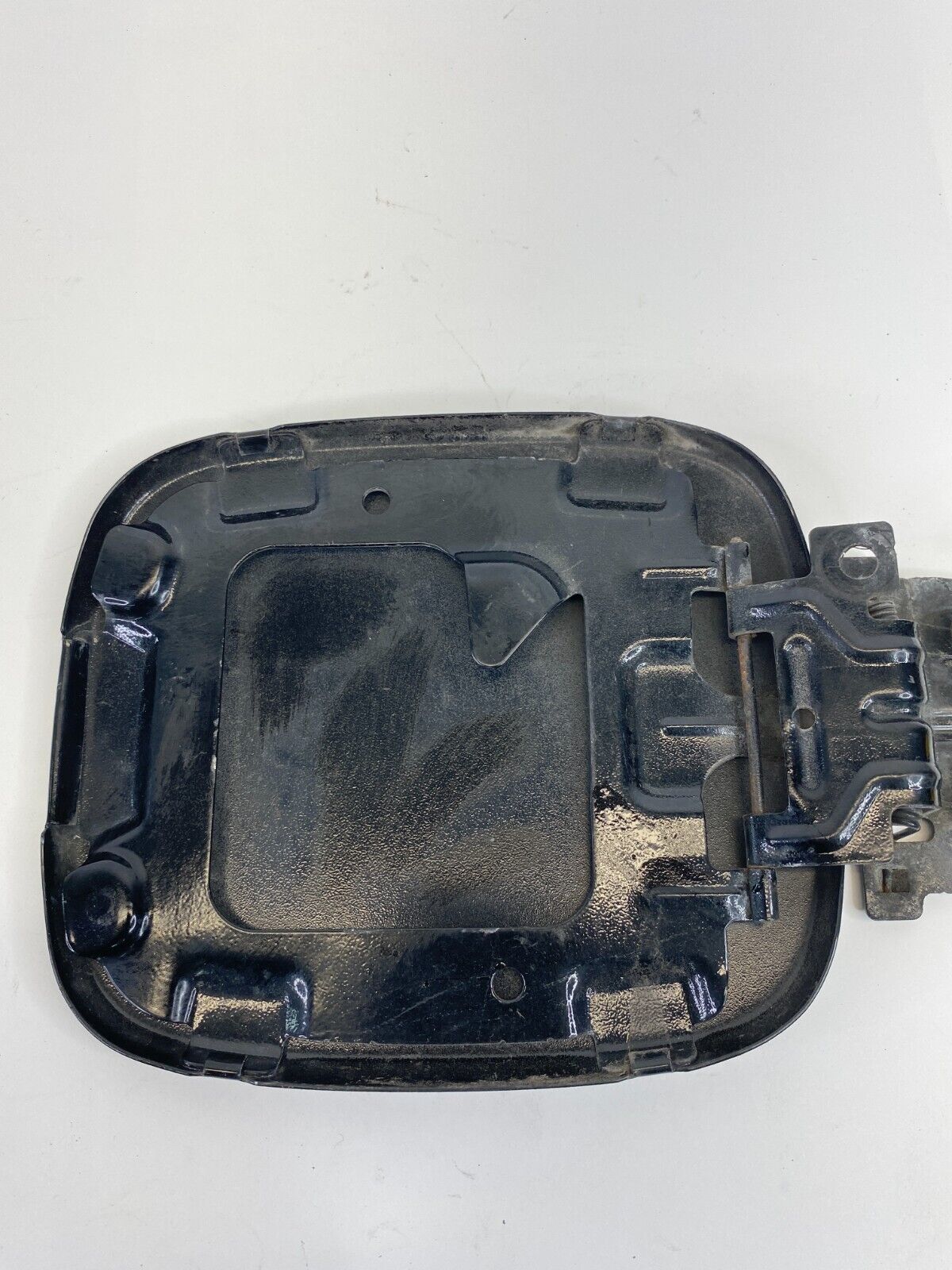 02 03 04 05 06 07 Saturn Vue 3.5L A/T Fuel Filler Door Gas Lid Cover OEM