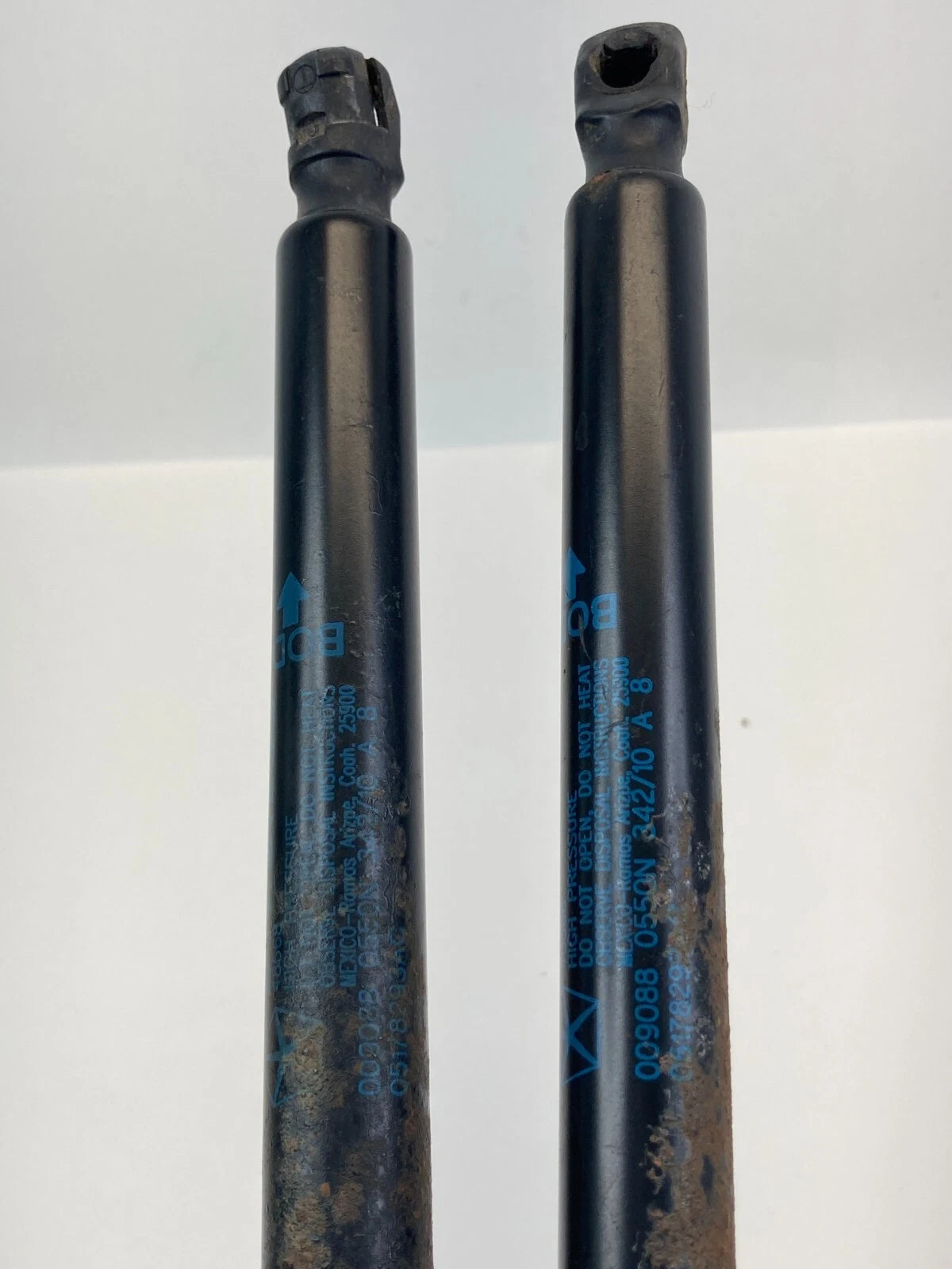 2009-2011 DODGE JOURNEY TRUNK HATCH LIFT CYLINDER SUPPORT SHOCK PAIR 05178293AC