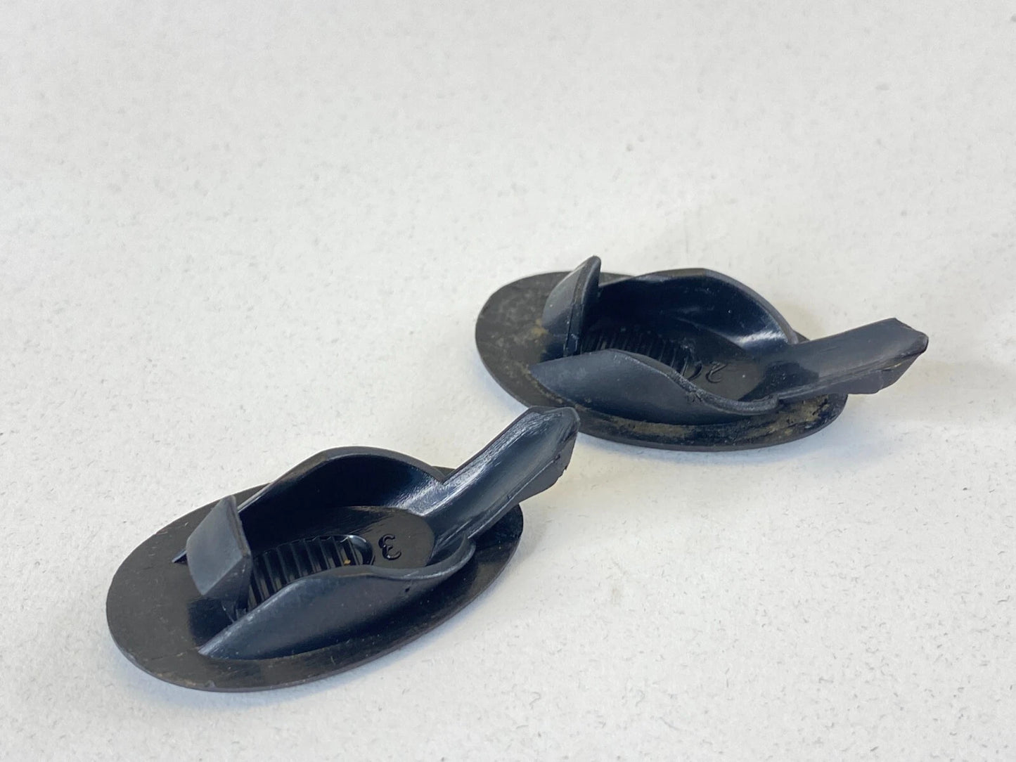 2001-2005 BMW 330XI REAR LEFT SIDE DOOR PANEL TRIM ARMREST SCREW COVER CAP OEM