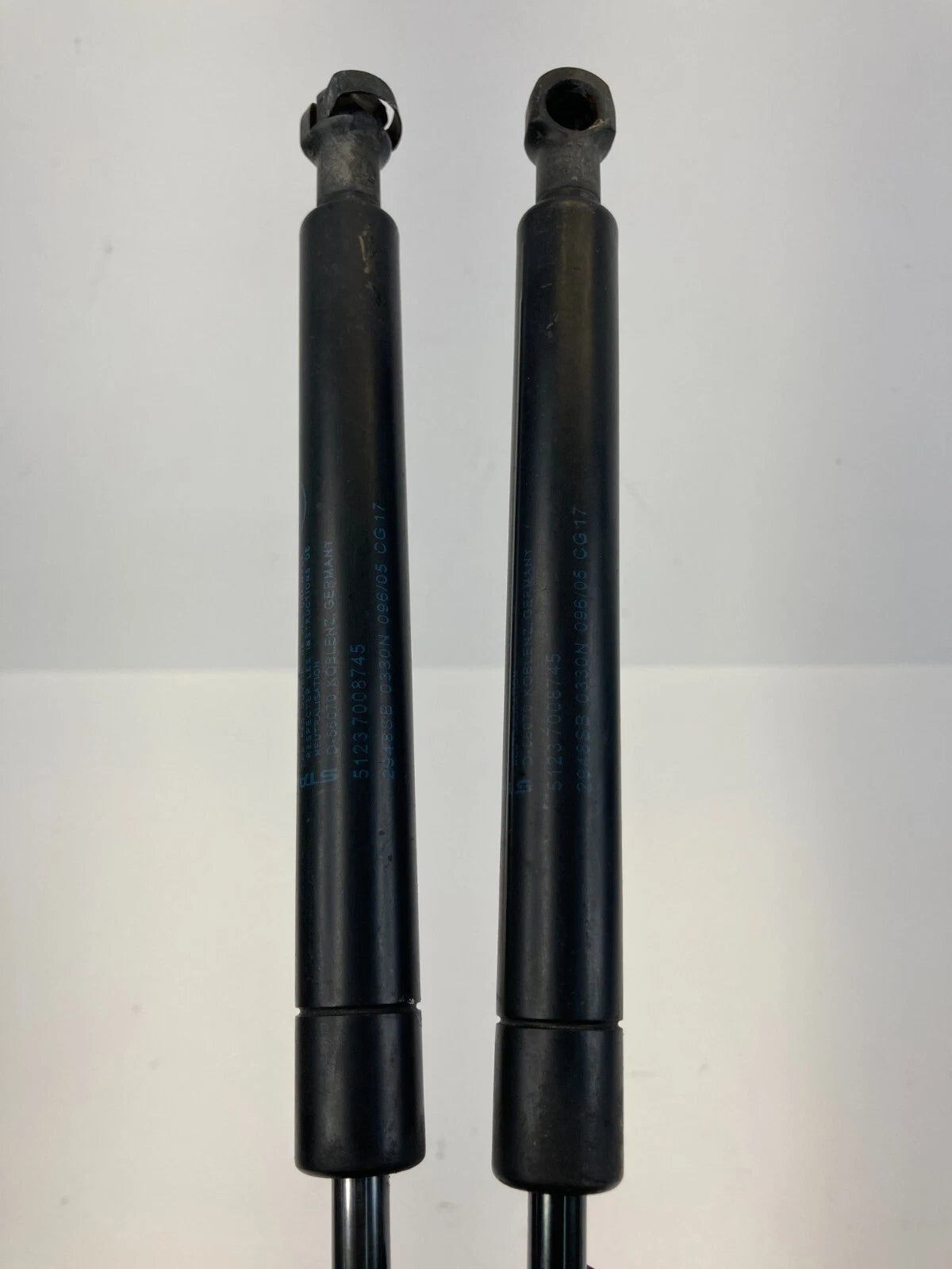 04-07 BMW 530I LEFT & RIGHT HOOD SHOCK STRUTS LIFT SUPPORT SET 51237008745 OEM