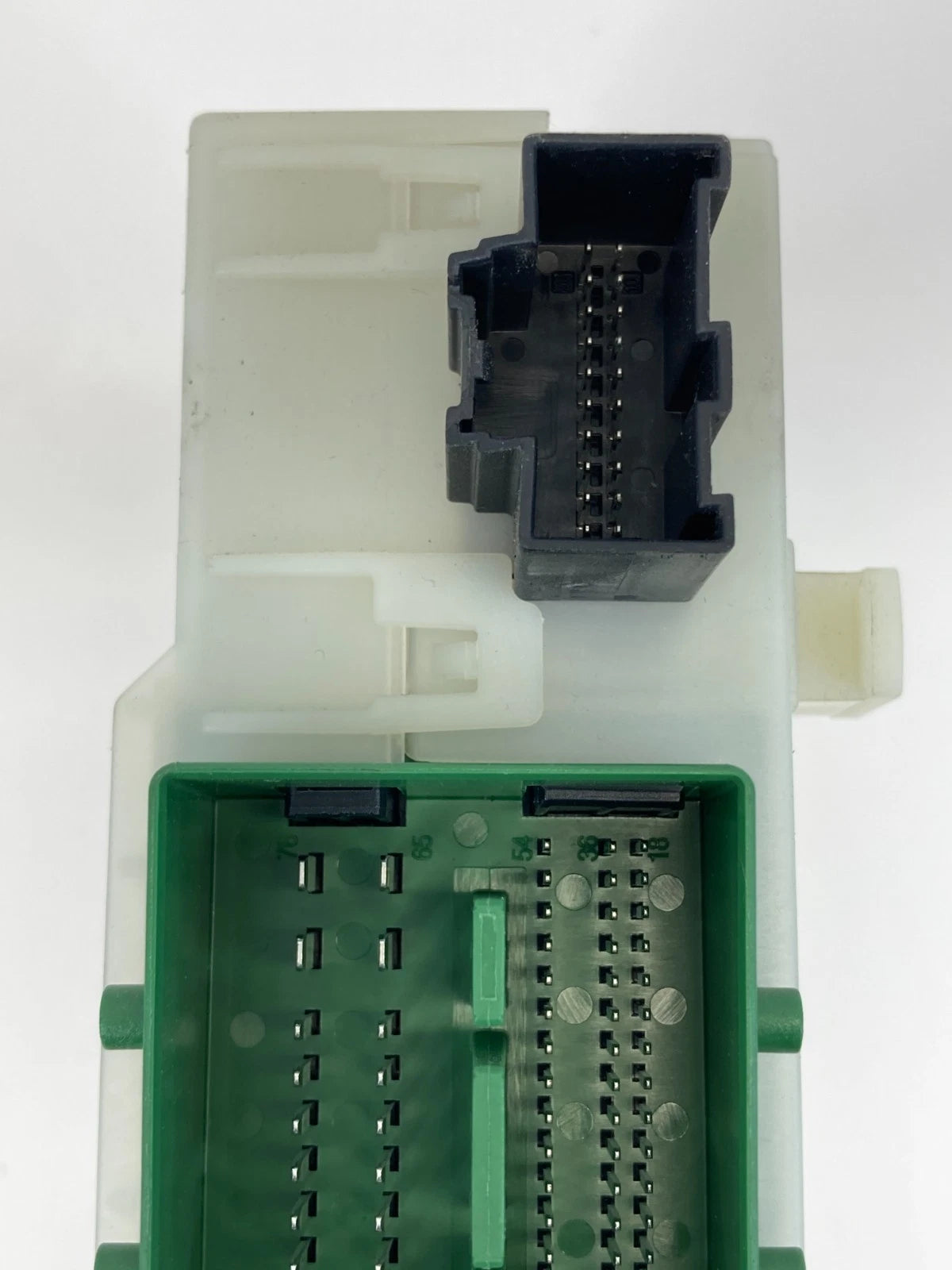 2008-2012 LAND ROVER LR2 INTERIOR CABIN FUSE RELAY JUNCTION BOX 6G9T-14D572 OEM