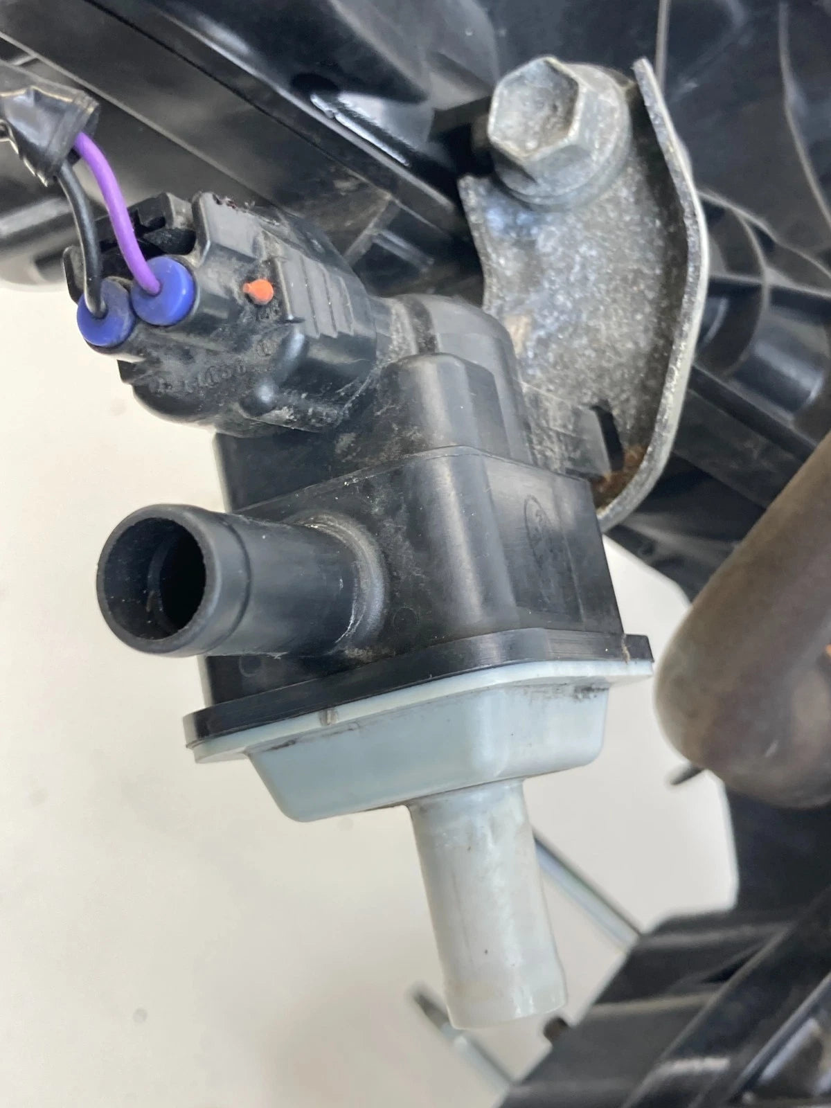 2010-2015 TOYOTA PRIUS 1.8L L4 HYBRID INTAKE MANIFOLD ASSY 17120-37050 OEM