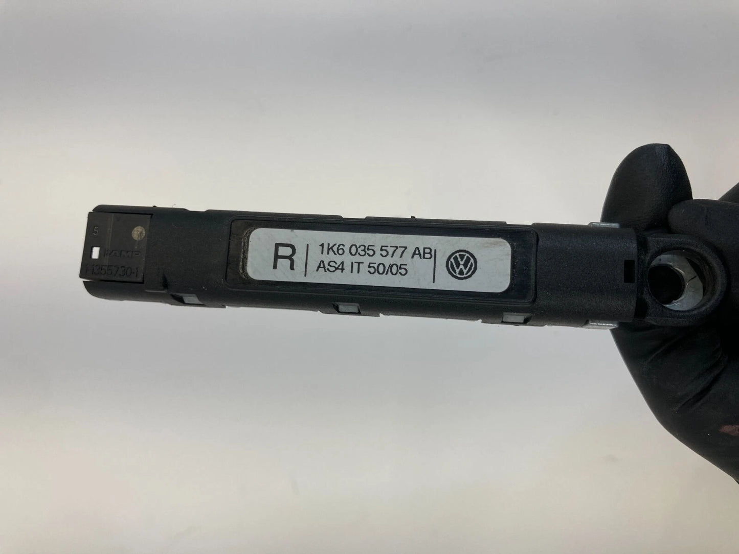 2006-2009 VW GTI RABBIT RIGHT SIDE ANTENNA BOOSTER AMPLIFIER 1K6-035-577-AB OEM