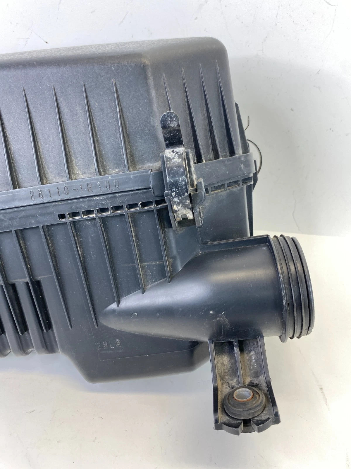 2012-2014 HYUNDAI ACCENT AIR CLEANER INTAKE FILTER BOX HOUSING 28100-1R100 OEM