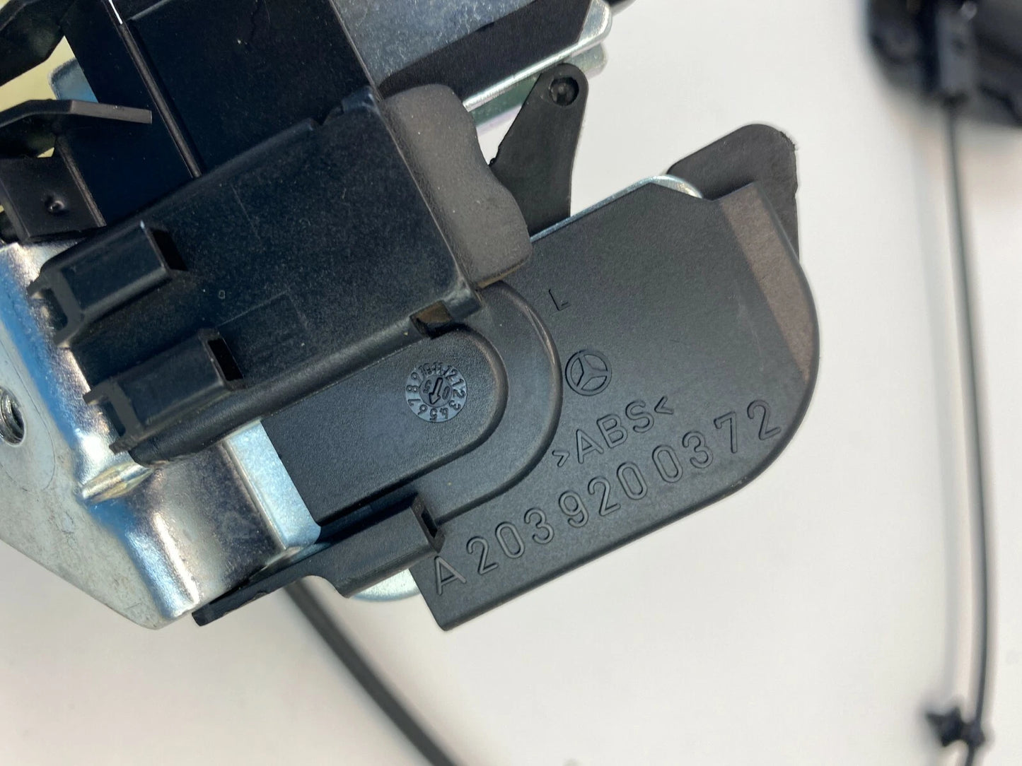 06 07 MERCEDES-BENZ C 280 REAR RIGHT SEAT FOLD RELEASE LOCK A-203-920-03-72 OEM