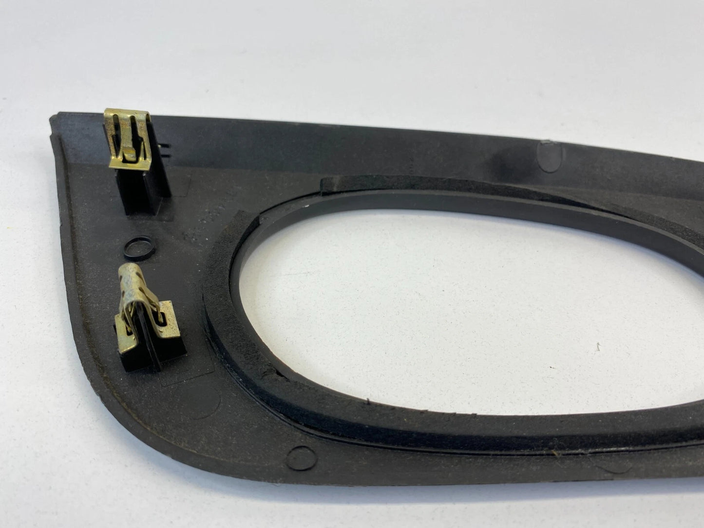 02-09 GMC ENVOY FRONT RIGHT PASSENGER INTERIOR DOOR HANDLE BEZEL TRIM 15146092