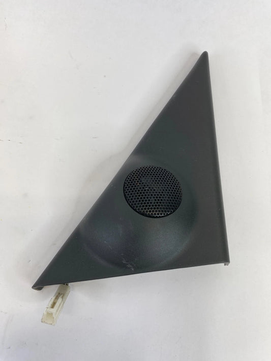 1998-2002 ISUZU TROOPER FRONT RIGHT DOOR TWEETER SPEAKER TRIANGLE COVER OEM
