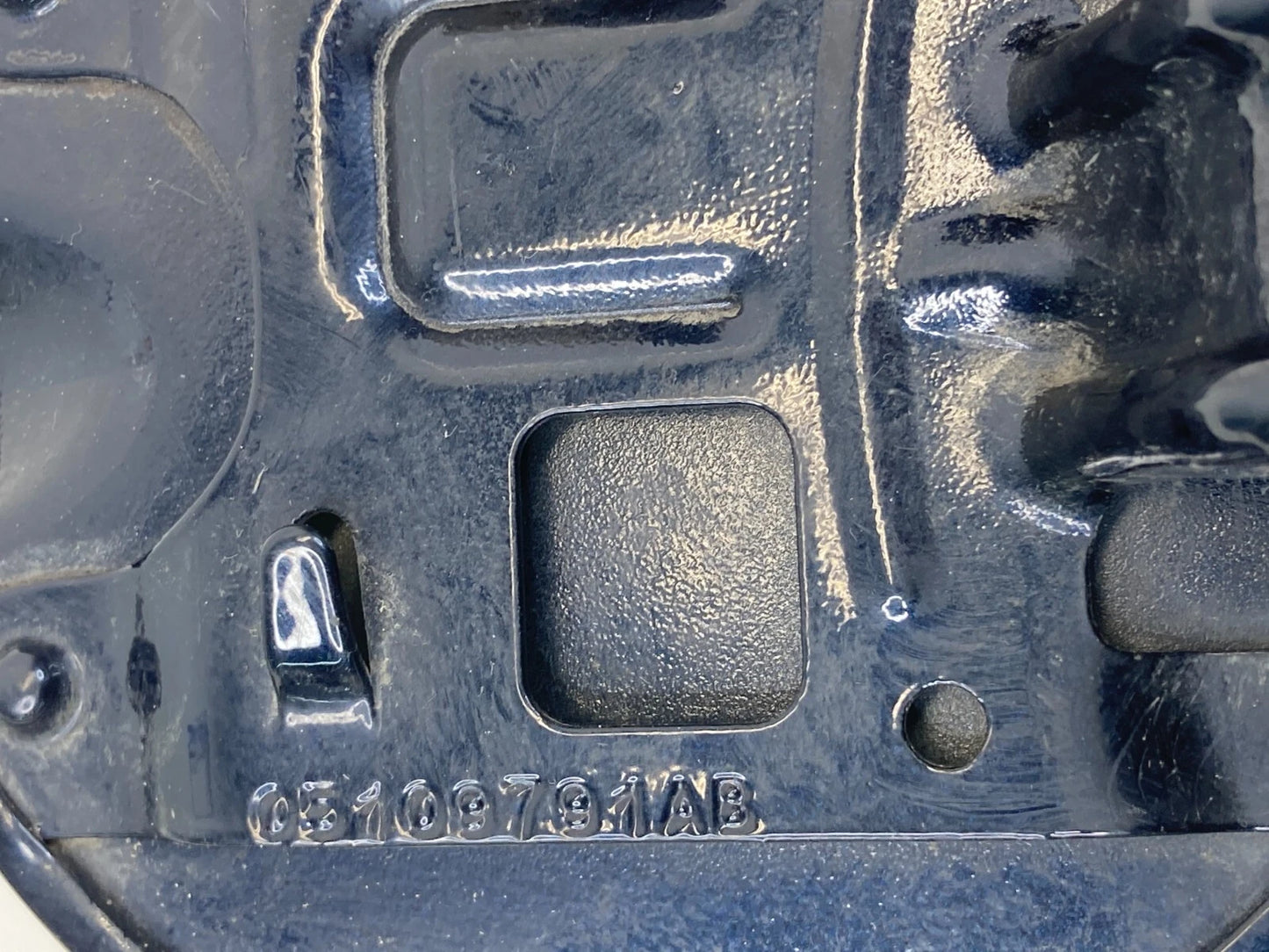 09 10 11 12 13 14 VOLKSWAGEN ROUTAN FUEL FILLER DOOR GAS TANK CAP LID 05109791AB
