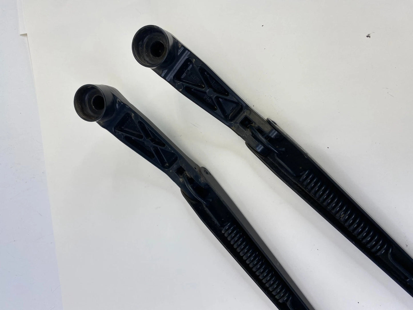 2008-2015 SCION XB FRONT LEFT & RIGHT WINDSHIELD WIPER ARM OEM