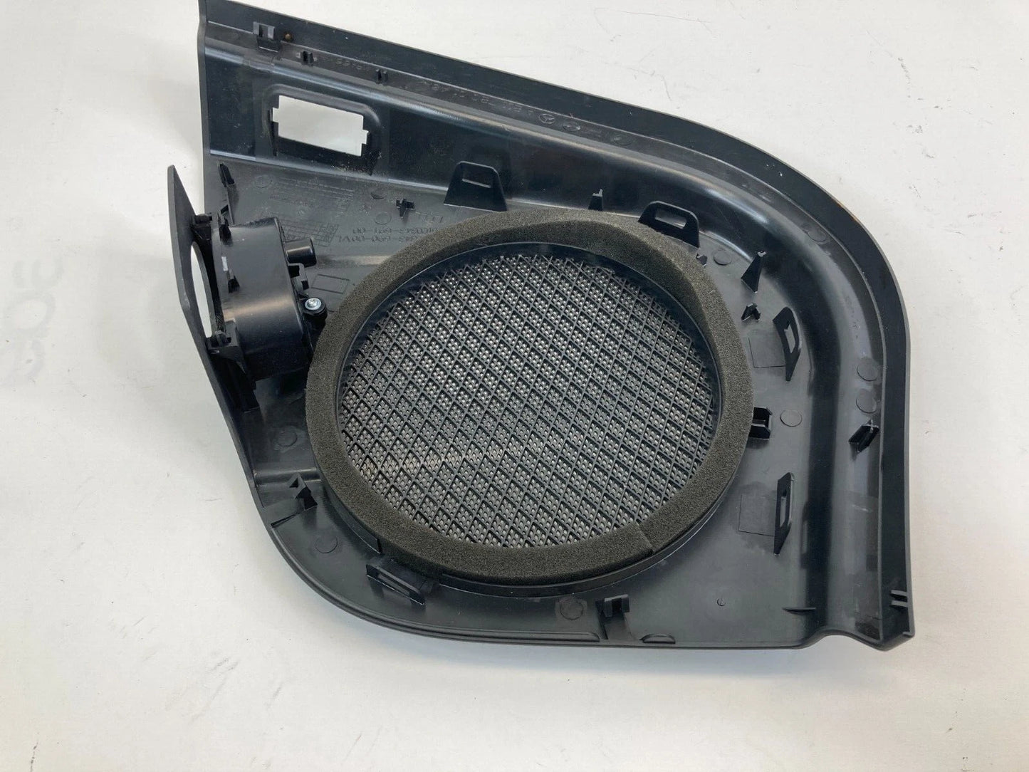 03-09 MERCEDES BENZ E350 FRONT LEFT SIDE DOOR SPEAKER GRILLE COVER A2117200148