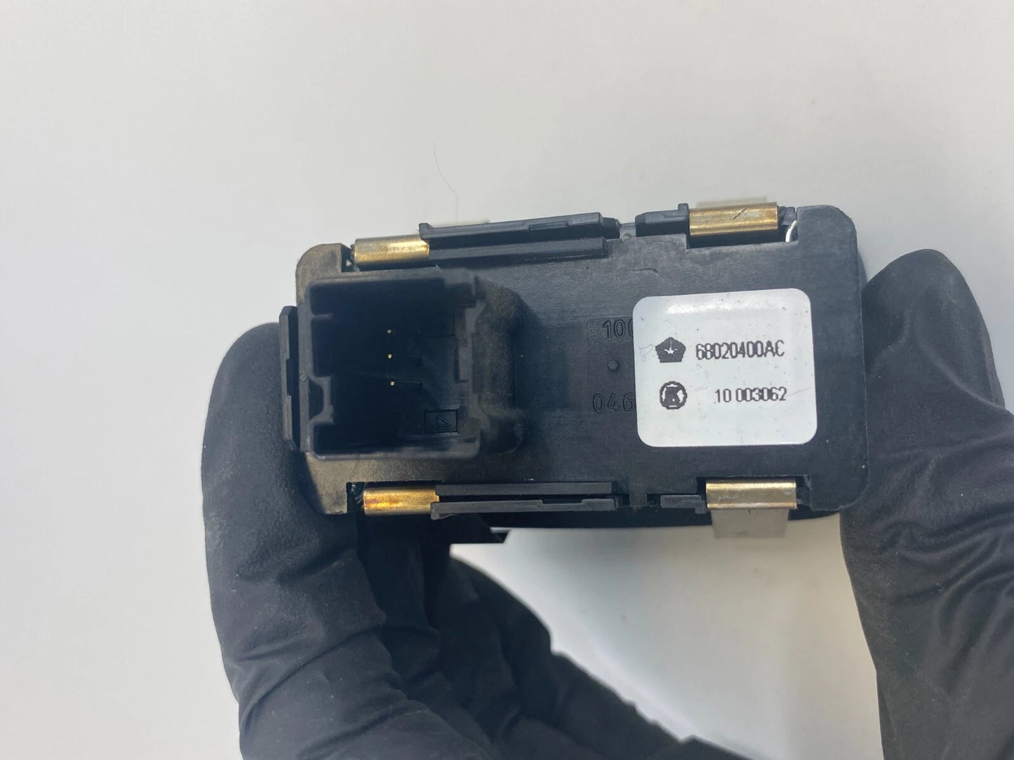 09-14 VOLKSWAGEN ROUTAN REAR LEFT SLIDING DOOR WINDOW SWITCH BUTTON 68020400AC