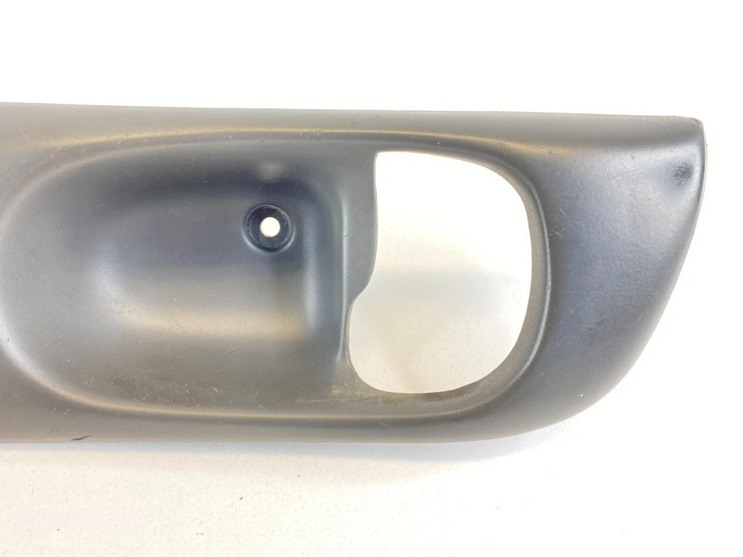 1997-2005 BUICK CENTURY FRONT RIGHT INNER DOOR HANDLE BEZEL COVER 10279858 OEM