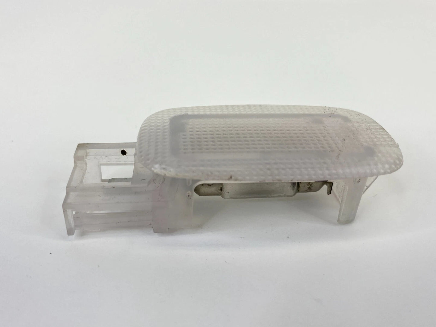 2003-2006 MERCEDES-BENZ E500 DASH CARGO COURTESY LIGHT LAMP A211-820-38-01