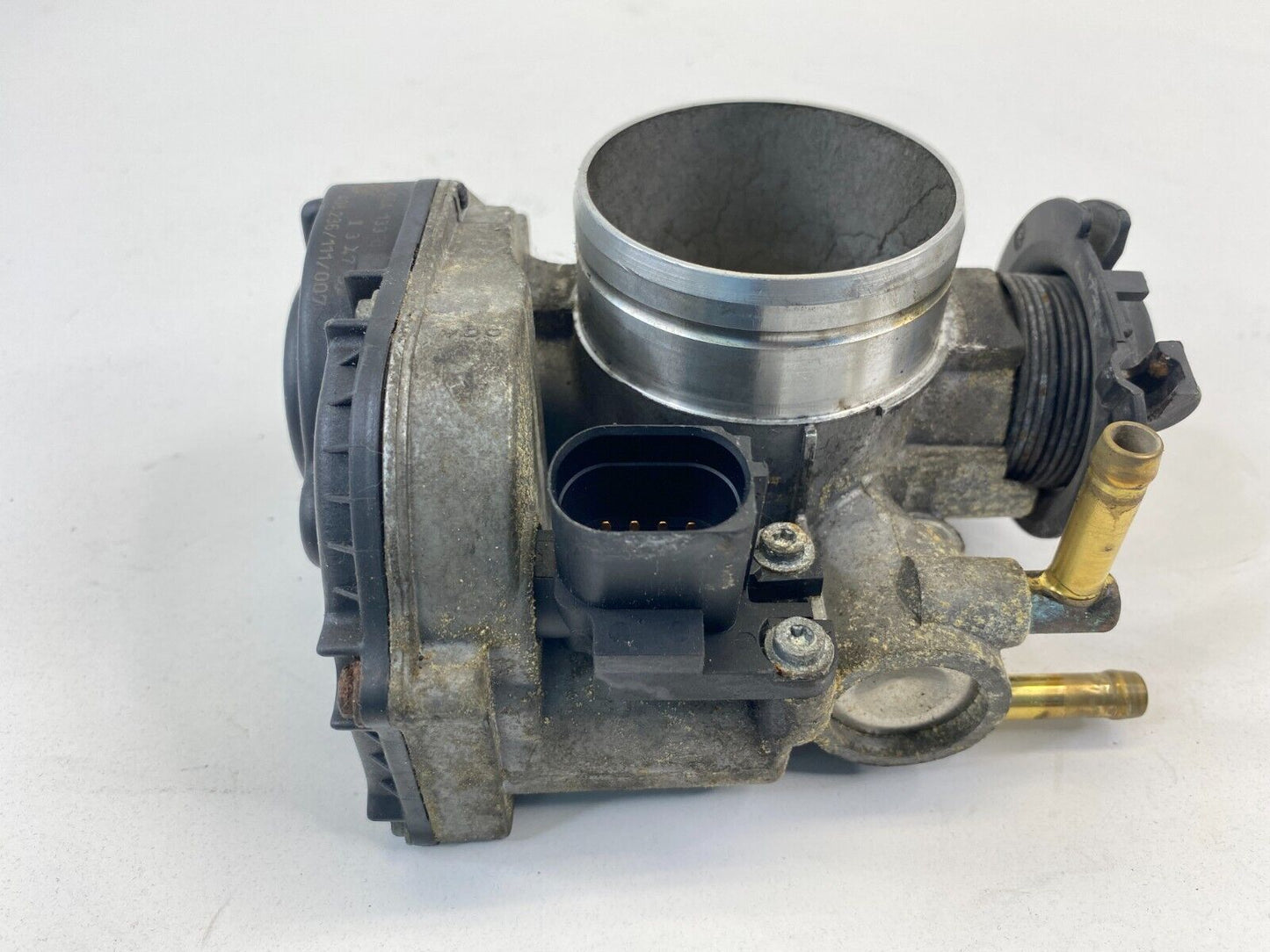 1998-2001 Volkswagen New Beetle 2.0L MT Throttle Body Throttle Valve 06A133066E