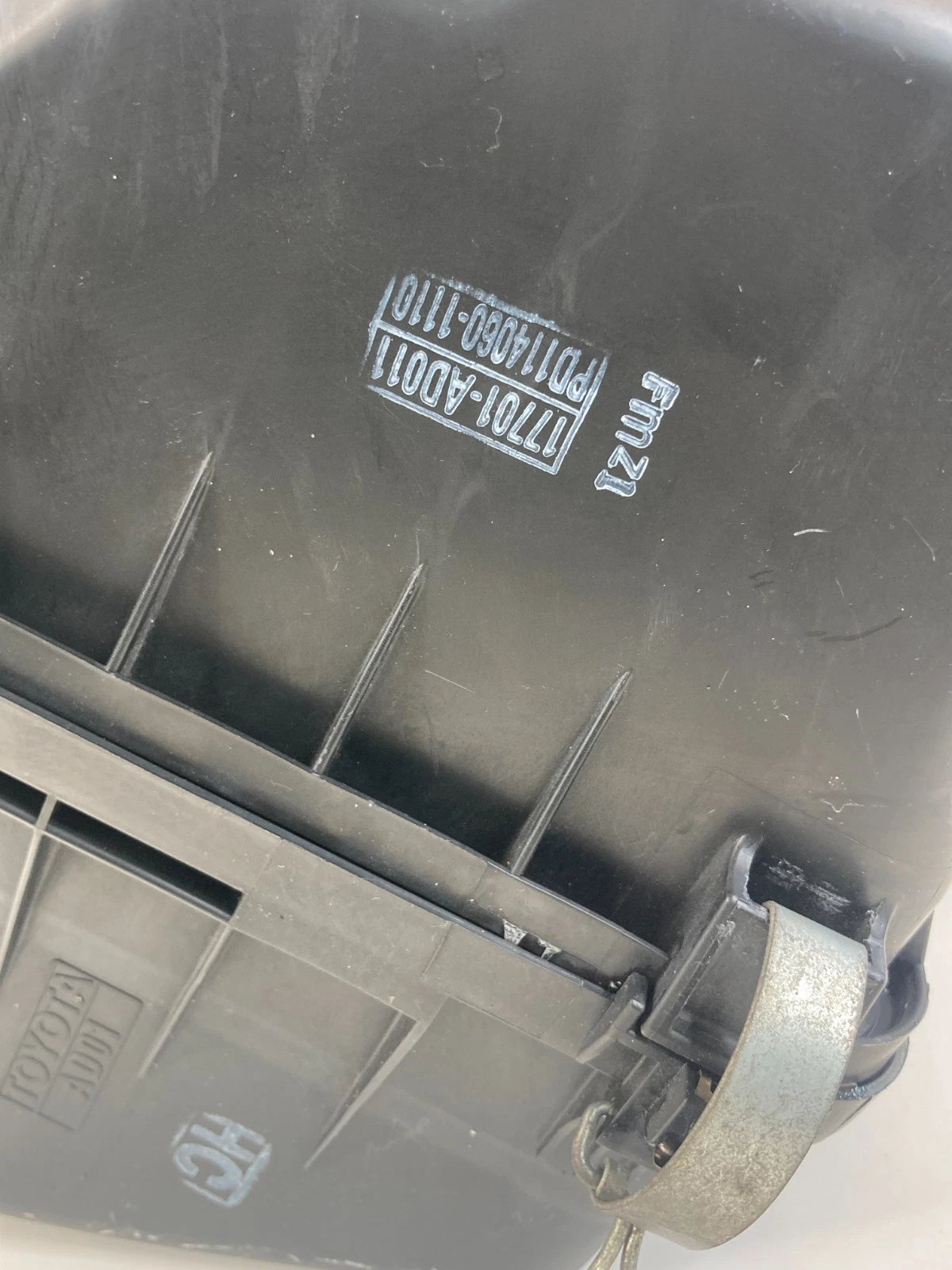 2005-2012 Toyota Avalon 3.5L Air Intake Filter Housing Box Assembly 17701-AD011