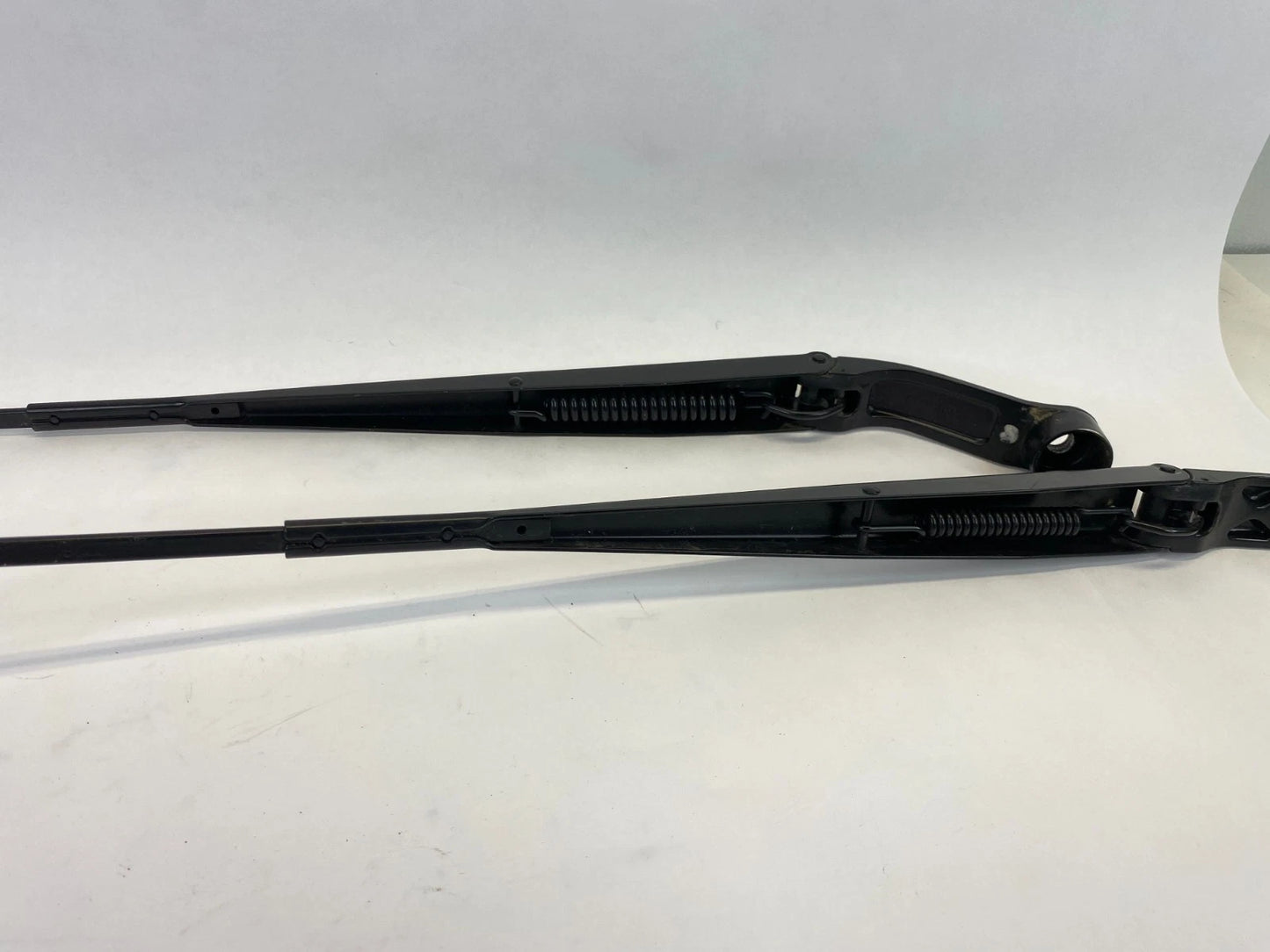 2009-2014 HONDA FIT HATCHBACK FRONT RIGHT & LEFT WINDSHIELD WIPER ARMS SET OEM