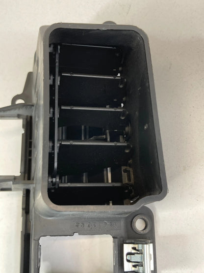 2006 Pontiac Torrent Center Dash Dashboard A/C Air Vent Grille Outlet 15848401
