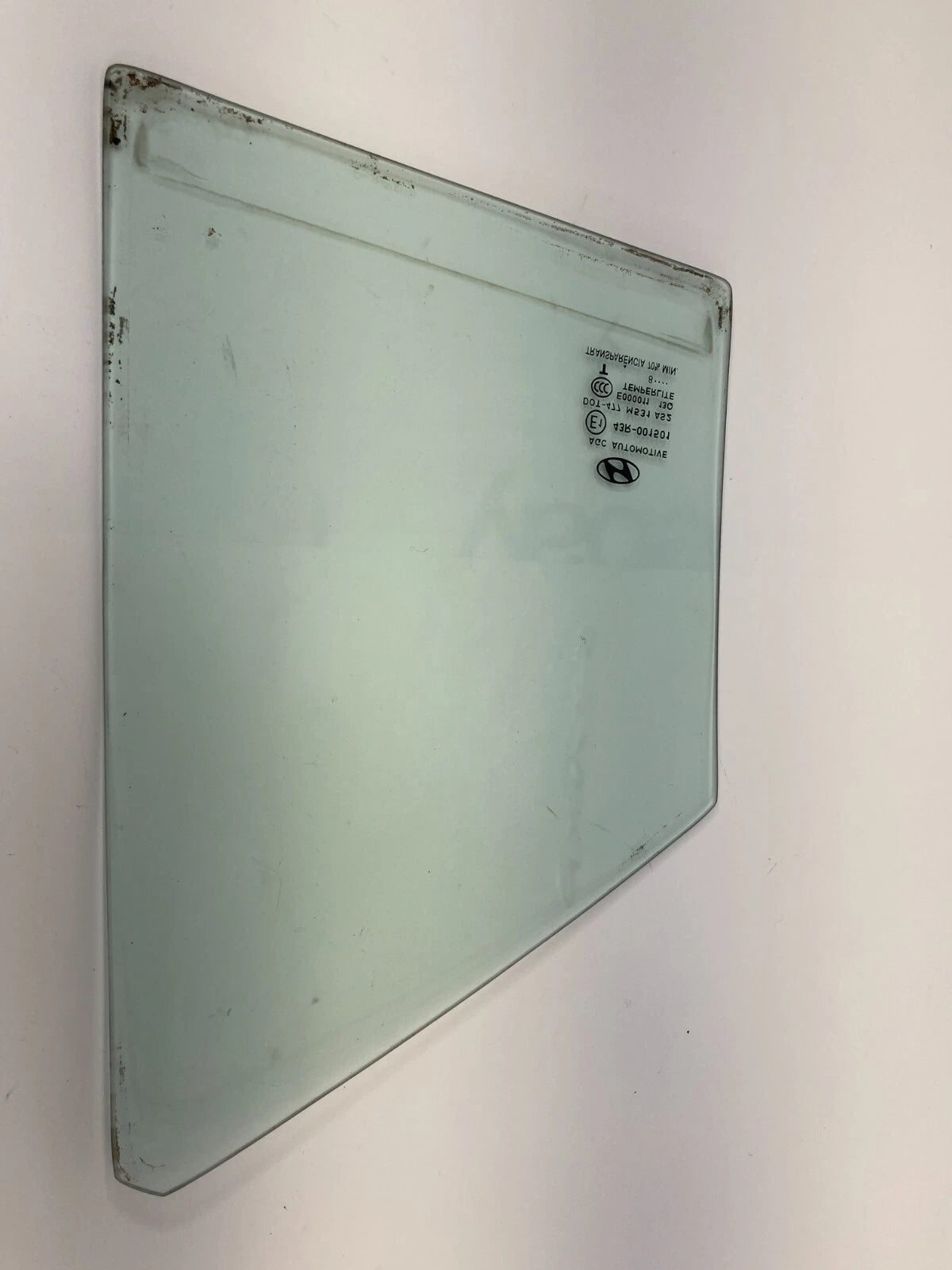 06-11 HYUNDAI ACCENT SEDAN REAR LEFT SIDE DOOR WINDOW FIXED VENT QUARTER GLASS