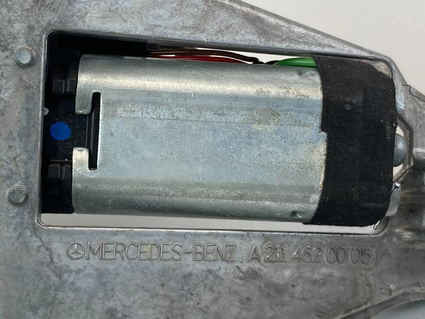 03-09 MERCEDES-BENZ E320 GEAR STEERING COLUMN ADJUSTMENT MOTOR 2205400288 OEM